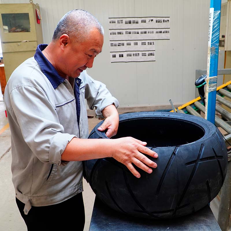 Kingtyre motorcycle tires factory and engineering team at work.