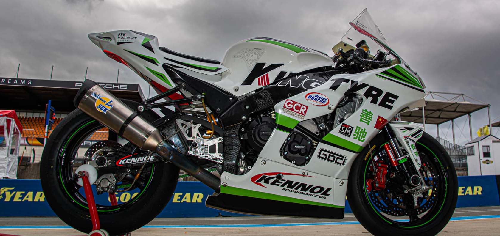 Kingtyre K06 semi slick tire on a motorcycle at full lean during a track day race