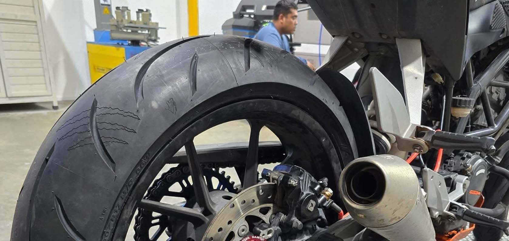 Chart showing available Kingtyre K97 motorcycle tire sizes for front and rear wheels