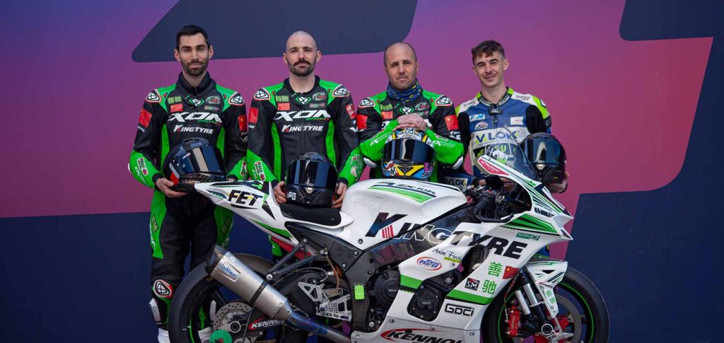 Команда Kingtyre Full Gas Racing Team на стартовой линии 24-часовой гонки на выносливость 2025 года в Ле-Мане.