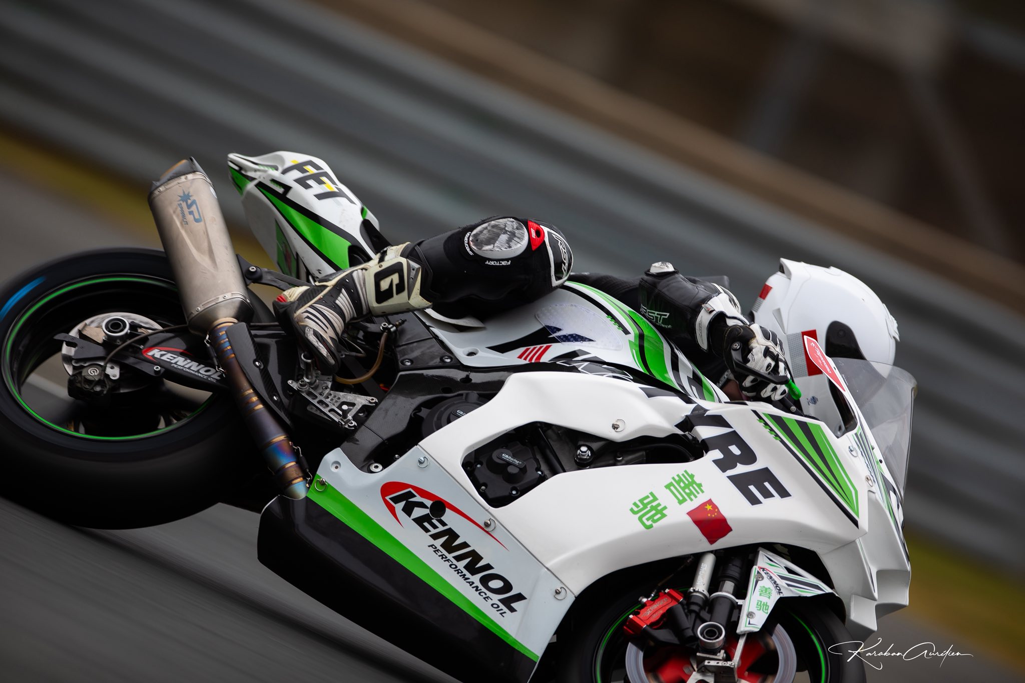 What are the biggest problems with motorcycle slick tires
