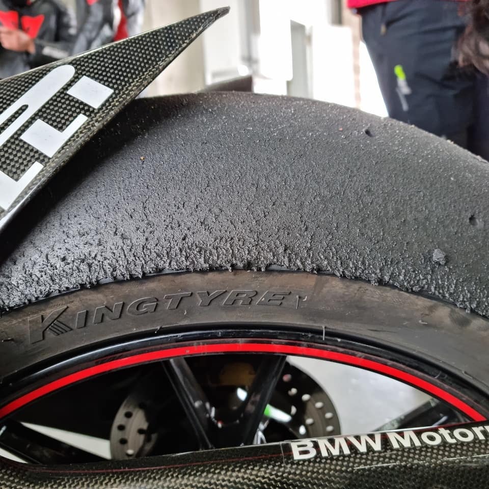 How Many Heat Cycles Can a Slick Tire Handle